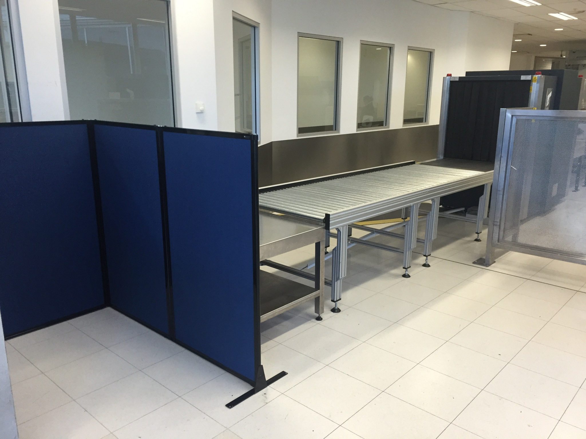 Custom height partitions in Sydney Airport